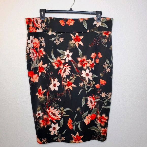 Alfani Dresses & Skirts - NEW ALFANI PLUS SIZE 20W FLORAL PRINT PENCIL SKIRT